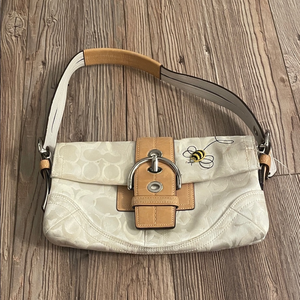 Rare Coach bee 🐝 Cream and Tan Signature Shoulder Bag